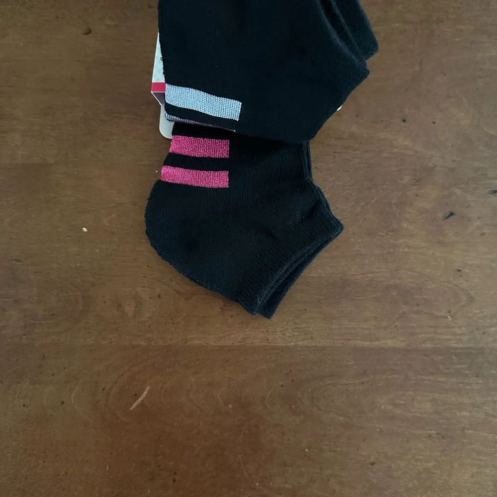 Peds 3 pair black cool max foot cushioned low cut socks